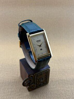RARE WHITE GOLD Seiko Vintage slim men Wristwatch GREEN STRAP